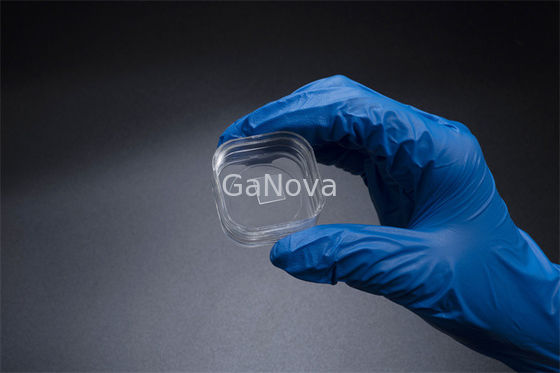 Grubość 350 ±25 µm 10 X 10,5 mm2 Wolnostojące podłoża GaN